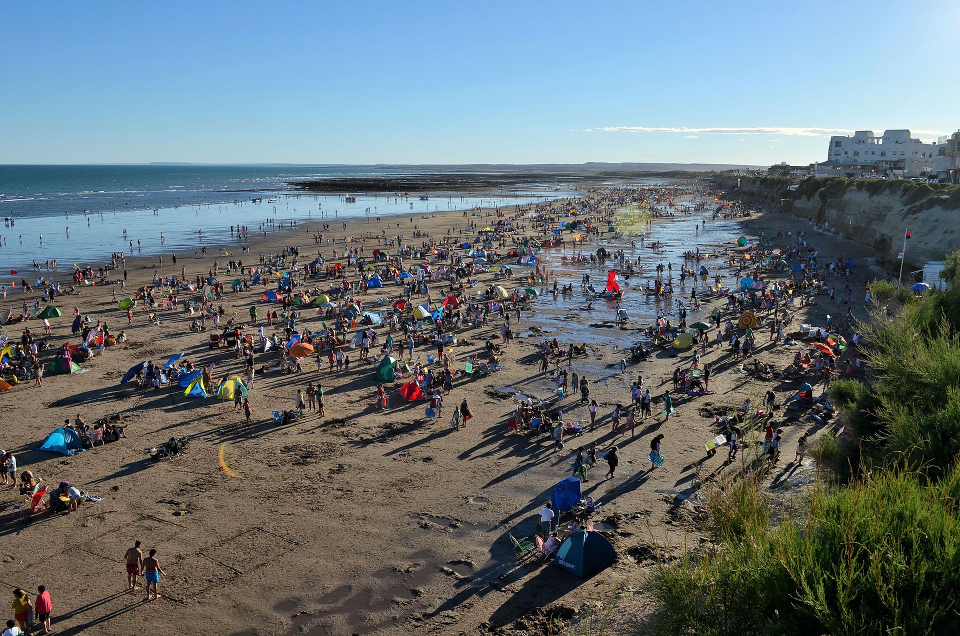 Panoramica de Las Grutas en marea baja - Extensas playas del Golfo San Matias