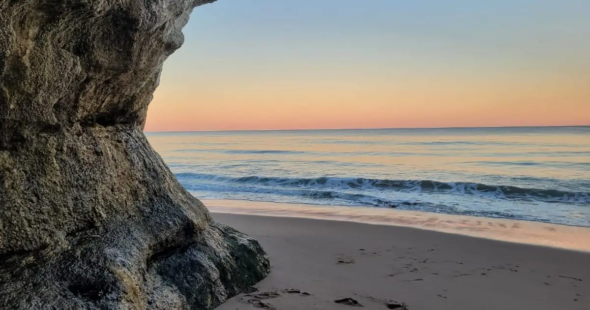 Playa de Las Grutas, Río Negro - Aguas cálidas y acantilados en la Patagonia Argentina